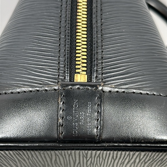 Authenticated LOUIS VUITTON Alma Epi PM w/ dust bag- Black - Picture 7 of 16